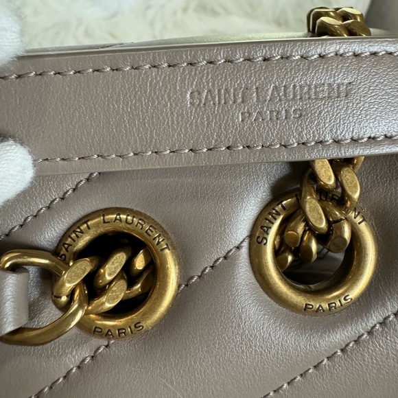 Saint Laurent Medium Loulou - Picture 13 of 16